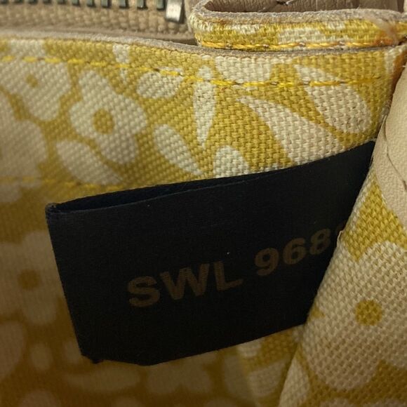 Fossil Genuine Leather Beige Wallet SWL 9689 - Picture 8 of 11